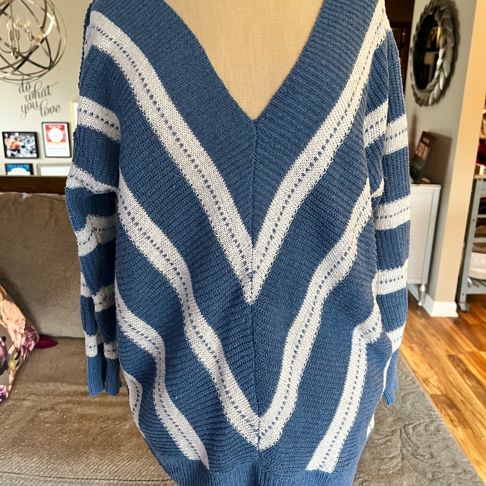 Flattering lightweight Sweater